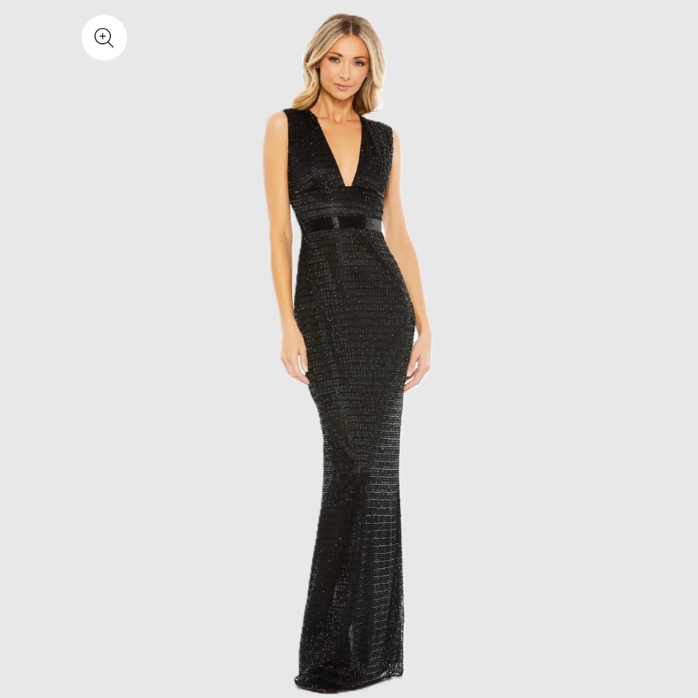 NWT - MAC DUGGAL - Beaded Cap Sleeve V Neck Gown-Color: Black-Size 4-Style 5625